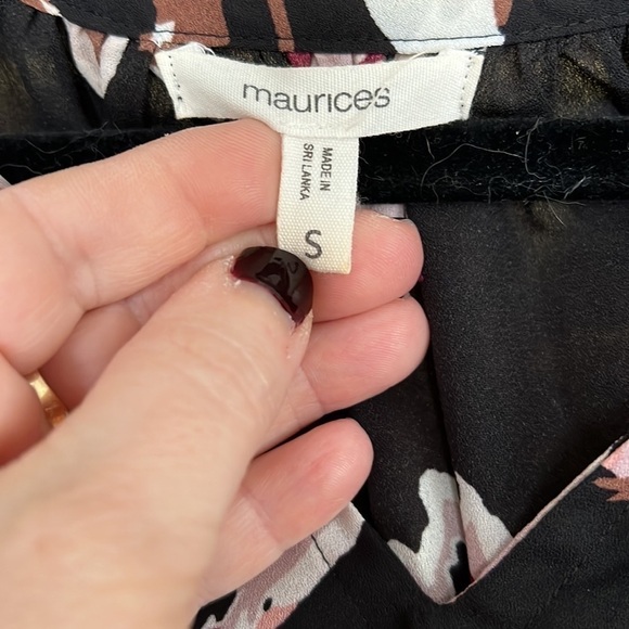MAURICES Black/Burgundy/Pink/White Floral Flutter Sleeve Blouse, Size Small, GUC - Picture 3 of 7